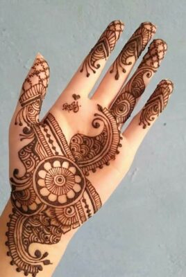 Arabic Mehndi Design creates a graceful and attractive appearance