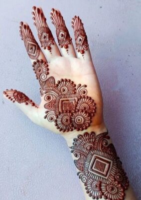 Arabic Mehndi Design enhances the beauty of both hands and feet