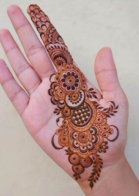 Arabic Mehndi Design gives a clean and classy finish