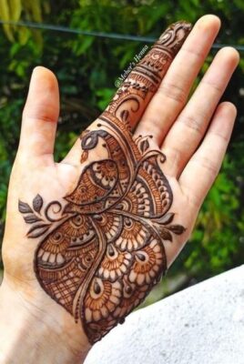 Arabic Mehndi Design is light yet very eye-catching