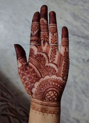 Easy Mehndi Design Front Hand is loved for its simplicity
