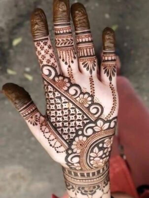 Easy Mehndi Design Front Hand is perfect for college girls