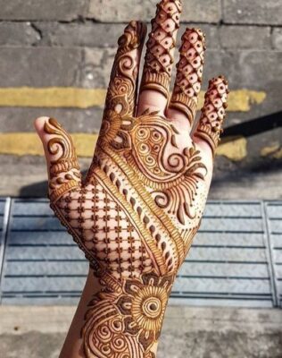 Easy Mehndi Design Front Hand is suitable for engagement ceremonies