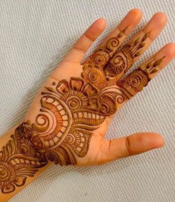 Easy Mehndi Design Front Hand keeps hands looking graceful
