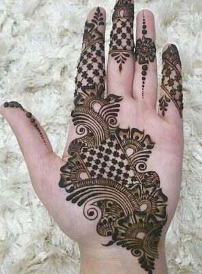 Easy Mehndi Design Front Hand matches well with traditional outfits