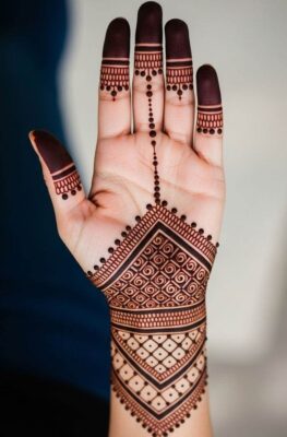 Front Hand Mehndi Design is easy for beginners to try