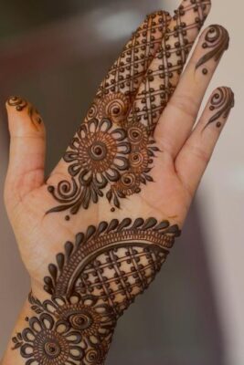 Front Hand Mehndi Design looks elegant for weddings