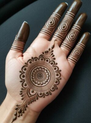 Front Hand Simple Mehndi Design is easy for practice sessions