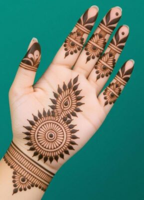 Front Hand Simple Mehndi Design keeps hands looking stylish