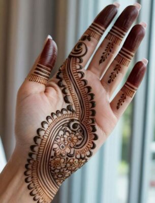 Front Hand Simple Mehndi Design looks graceful on the palm