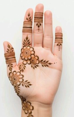 Front Hand Simple Mehndi Design never goes out of trend
