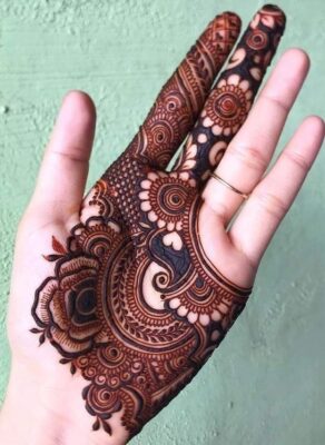 Instagram Stylish Royal Front Hand Mehndi Design gives a classy and elegant finish