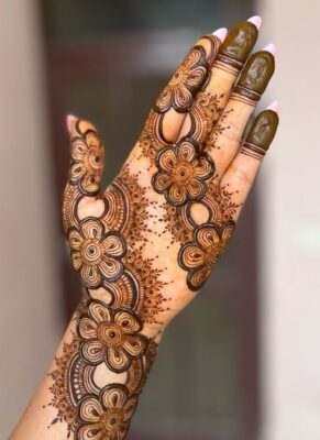 Instagram Stylish Royal Front Hand Mehndi Design gives a luxurious and trendy look