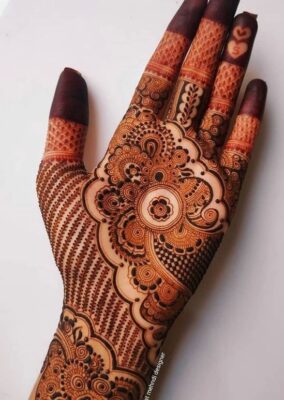 Mehandi Design gives a neat and impressive finish