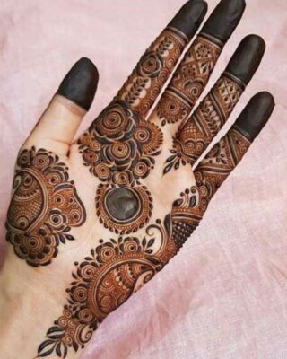 Mehandi Design gives a stylish and classy appearance
