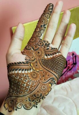 Mehandi Design is popular during wedding season