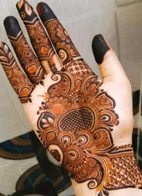 Mehandi Design looks stunning during festive occasions