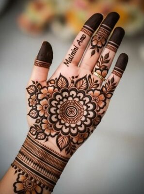 Mehndi Design Easy makes hands look stylish