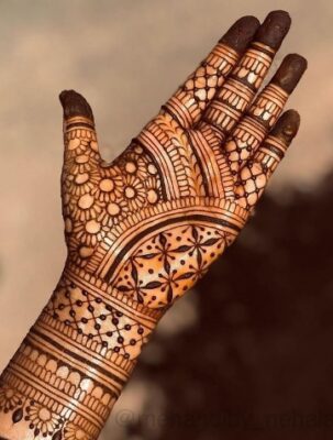 Mehndi Design Photo helps artists improve creativity