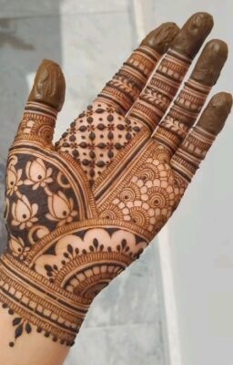 Mehndi Design Photo looks beautiful in close-up shots