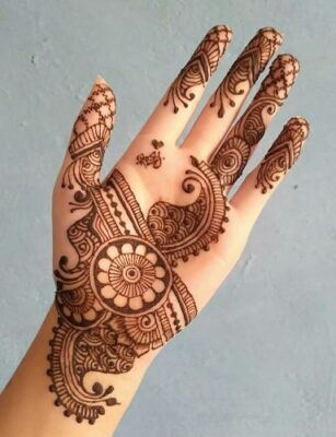 Mehndi Design Photo looks stylish and elegant