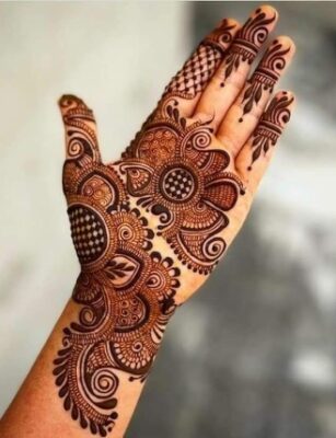 Mehndi Design Photo reflects modern and classic styles