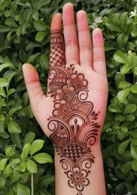 Mehndi Design Photo shows fine detailing clearly