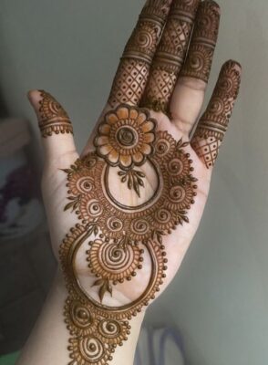 Mehndi Design Simple gives a clean and elegant look