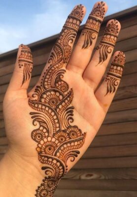 Mehndi Design Simple is easy to draw and apply