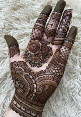 Mehndi Design Simple is perfect for beginners