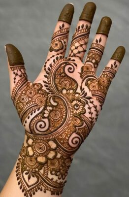 Mehndi Design Simple is suitable for engagement ceremonies