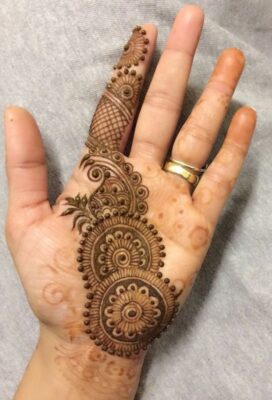 Mehndi Design Simple is trending for casual occasions