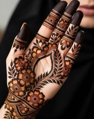 Mehndi Design Simple looks beautiful with dark henna color