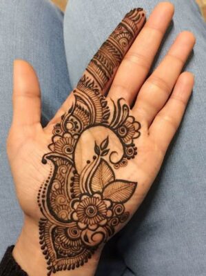 Mehndi Design Simple looks graceful on both hands