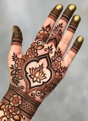 Mehndi Design Simple matches well with traditional outfits