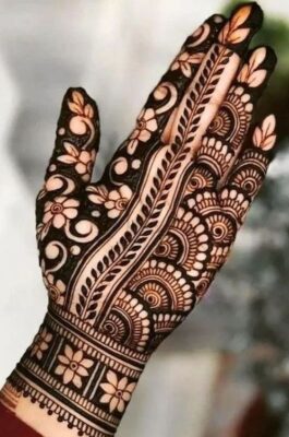 Mehndi Design creates a beautiful artistic impression