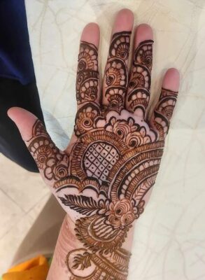 Mehndi Design enhances the grace of festive outfits