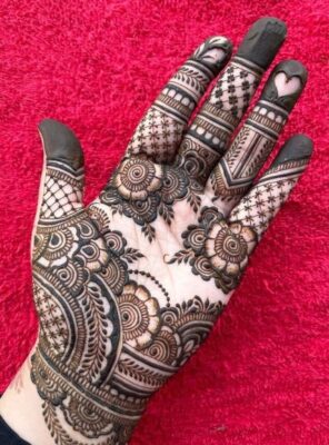 Mehndi Design gives a classy and stylish look