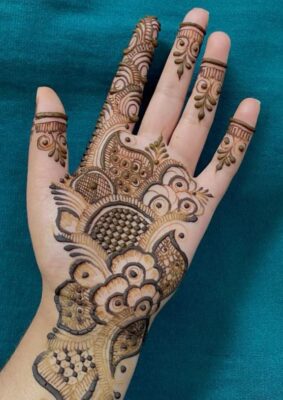 Mehndi Design gives a stylish and classy look