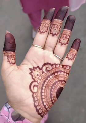 Mehndi Design is loved by girls of all age groups