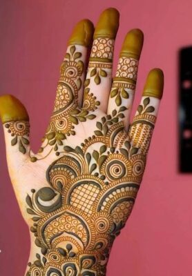Mehndi Design is loved by girls of all ages