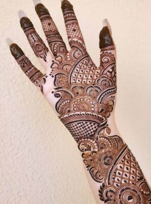 Mehndi Design is loved by women of all ages
