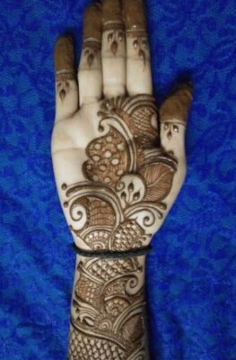 Mehndi Design is perfect for engagement ceremonies