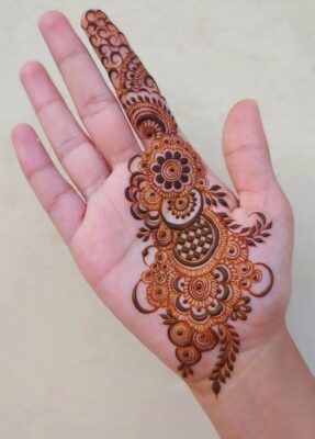 Mehndi Design is suitable for both hands and feet