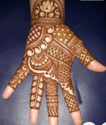 Mehndi Design is suitable for both hands and feet