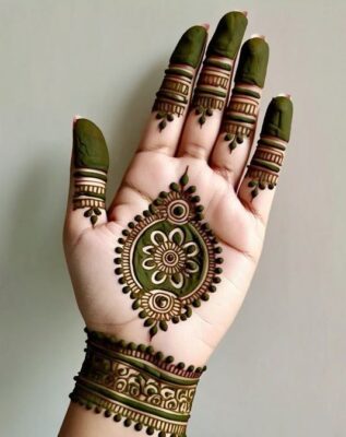 Mehndi Design is suitable for both hands and feet