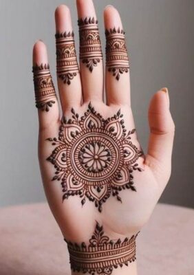 Mehndi Design looks attractive for weddings and festivals