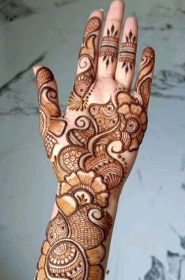 Mehndi Design looks beautiful with dark henna stain