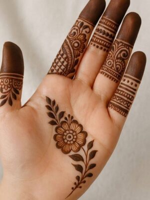 Mehndi Design makes hands look graceful