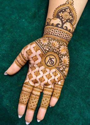 Mehndi Design makes hands look graceful and attractive